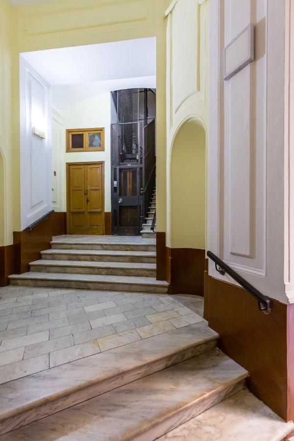 Rettifilo Family Apartment By Wonderful Italy Неаполь Экстерьер фото