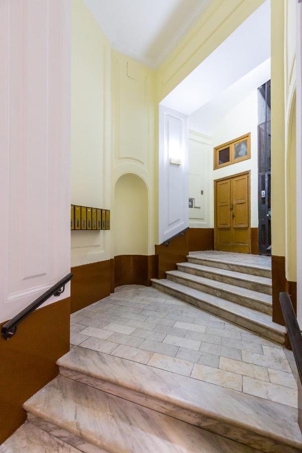 Rettifilo Family Apartment By Wonderful Italy Неаполь Экстерьер фото